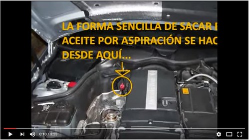 ¿Dónde se encuentra la varilla de aceite en el Mercedes C220 CDI?